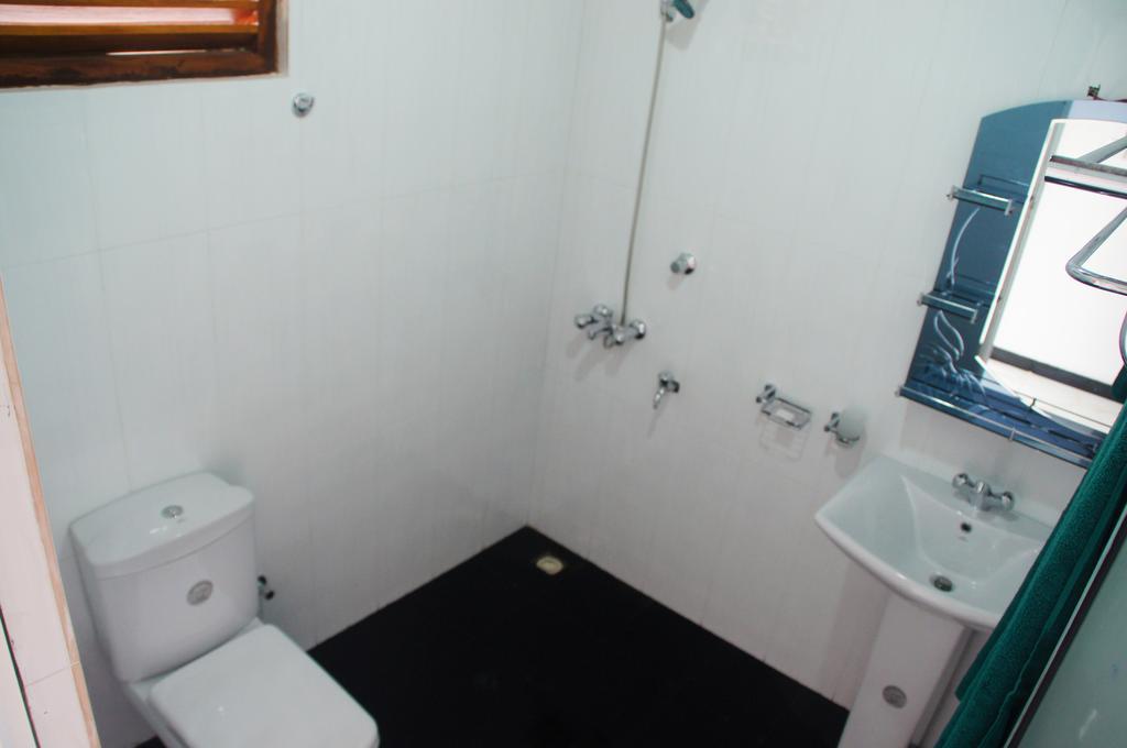 Ritas Hotel Hikkaduwa Zimmer foto