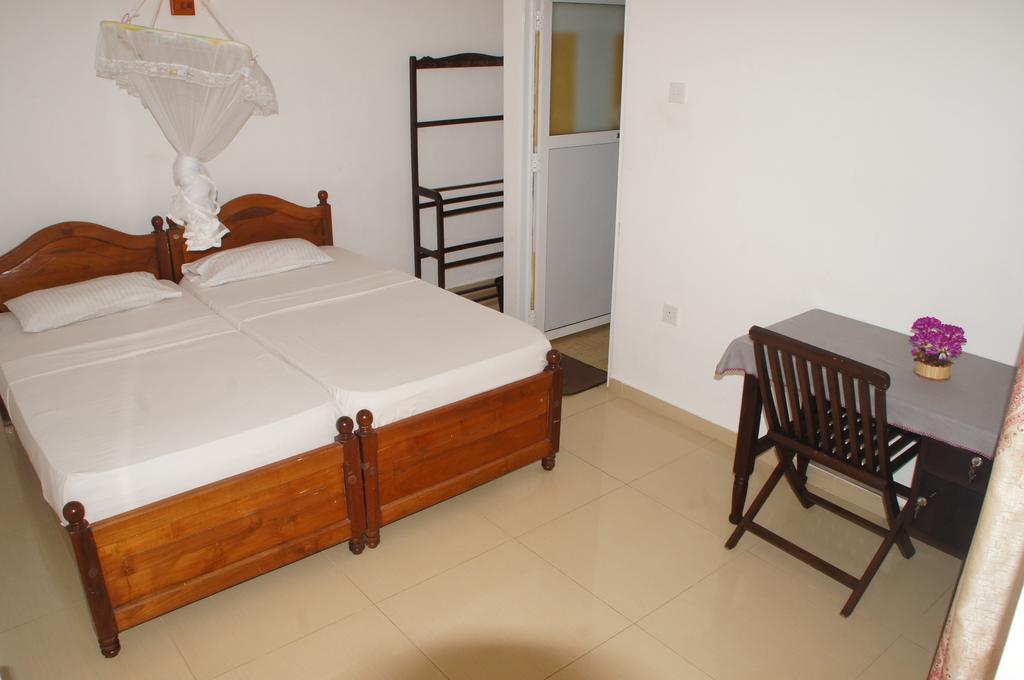 Ritas Hotel Hikkaduwa Zimmer foto