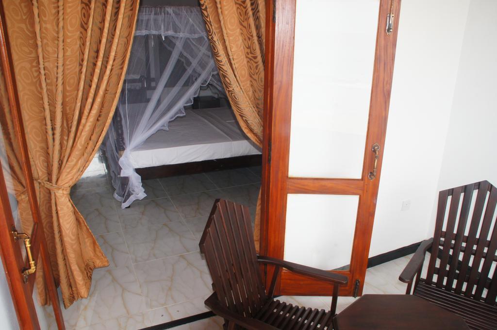 Ritas Hotel Hikkaduwa Zimmer foto