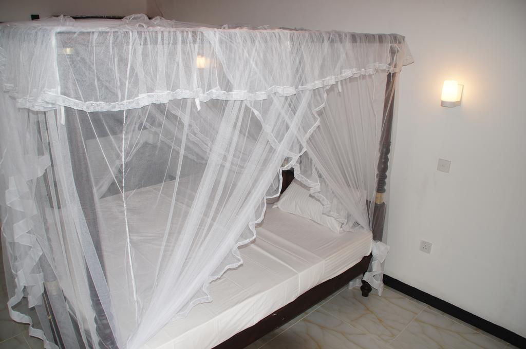 Ritas Hotel Hikkaduwa Zimmer foto