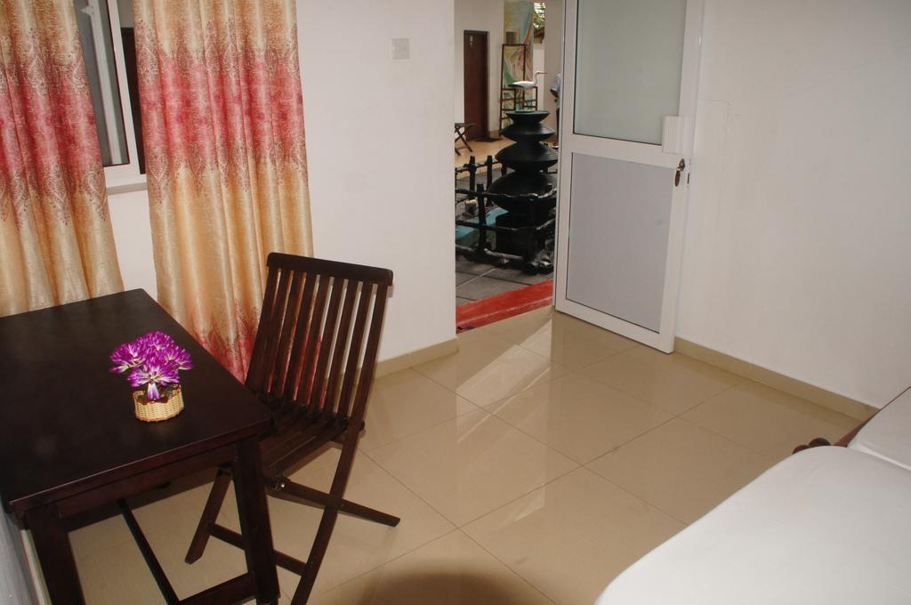 Ritas Hotel Hikkaduwa Zimmer foto